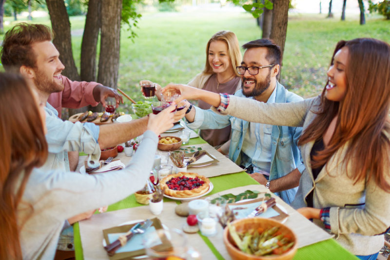 Thanksgiving Al Fresco: Creating an Outdoor Feast